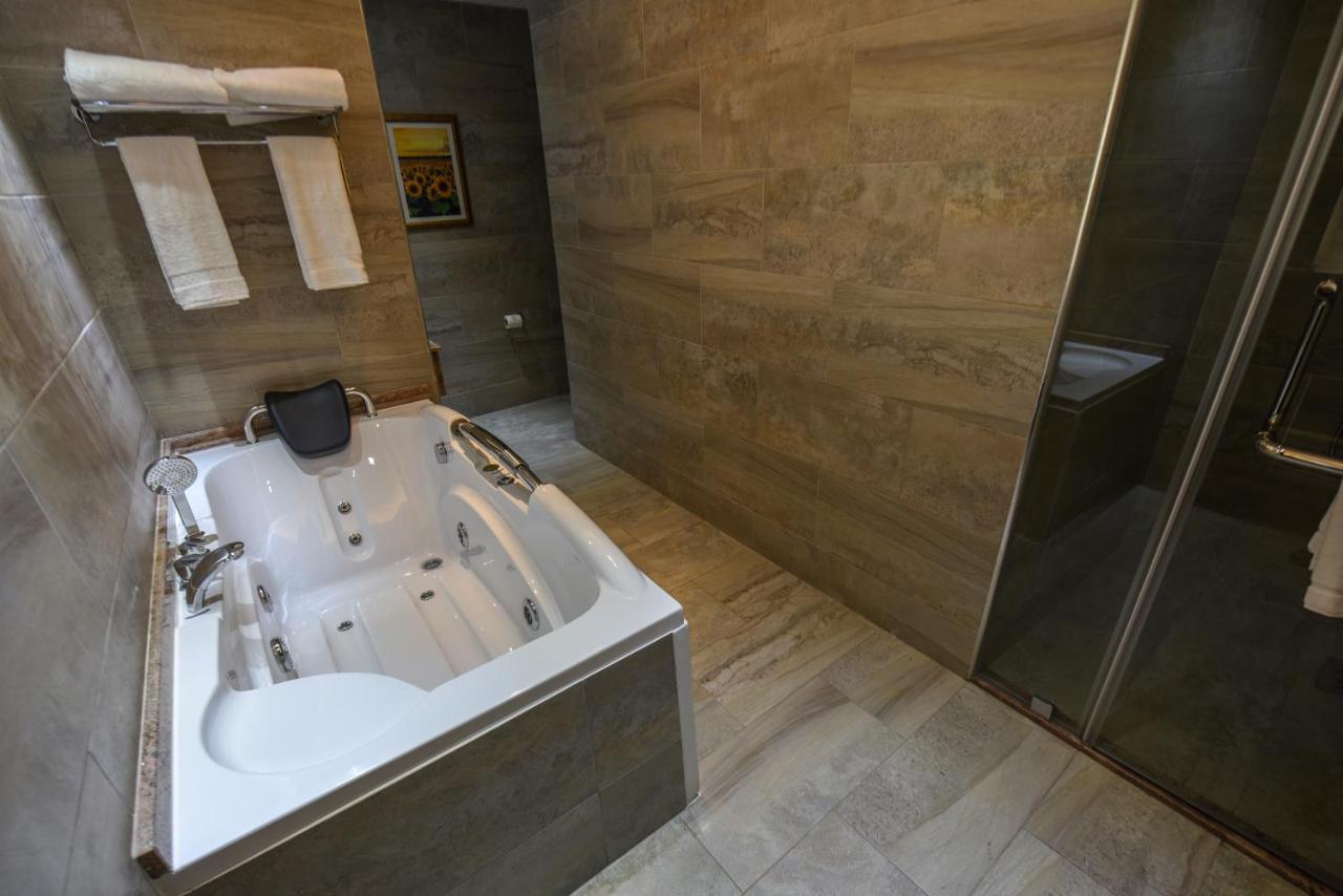 Casa Solada Hotel Kampala Dış mekan fotoğraf